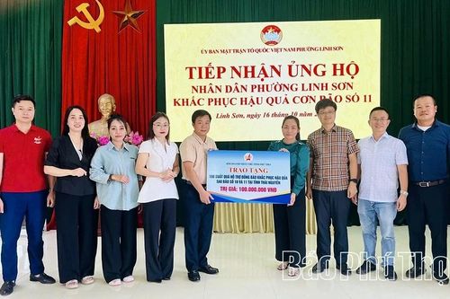 Hội Doanh nhân trẻ tỉnh Phú Thọ trao quà hỗ trợ bà con vùng lũ đợt 3 tại tỉnh Lạng Sơn