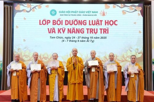 Ninh Bình: Phân ban Ni giới T.Ư bế mạc và trao Chứng nhận Khóa Bồi dưỡng Luật học và Kỹ năng trụ trì