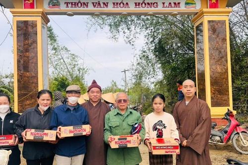 Tăng Ni các tự viện trên địa bàn phường Vườn Lài, Hòa Hưng, Diên Hồng thăm và tặng quà tại 3 tỉnh phía Bắc