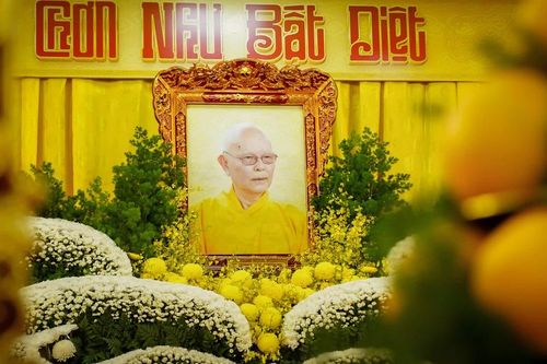 Đến đi thuyền không (Hòa thượng Thích Giác Toàn viếng Trưởng lão Hòa thượng Thích Từ Thông)
