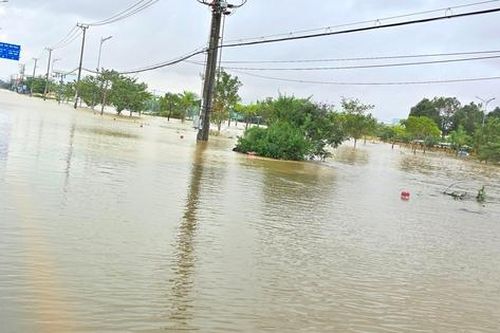 Lật ghe trong mưa lũ ở Đà Nẵng, một người mất tích