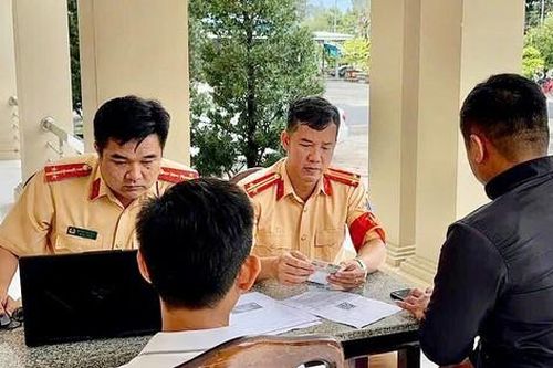 Qua hệ thống camera giám sát, phạt nguội hai trường hợp nhiều lần không đội mũ bảo hiểm
