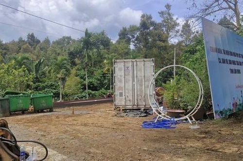 Tài xế tử vong do thùng container rơi trúng khi đang cẩu hàng