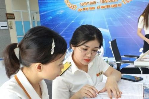 Cần đảm bảo chế độ tiền lương để công chức thuế, hải quan yên tâm công tác, hạn chế tiêu cực