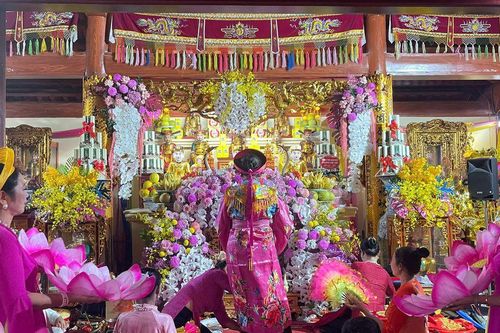 Giữ mạch nguồn thờ Mẫu - Hành trình nối lại sợi dây truyền thừa