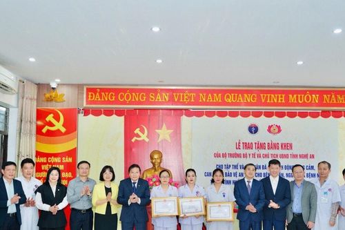 Nghệ An: Bộ Y tế tặng Bằng khen cho tập thể, cá nhân dũng cảm bảo vệ bệnh nhân