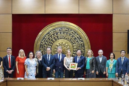 Chia sẻ kinh nghiệm xây dựng khung pháp lý về thương mại điện tử