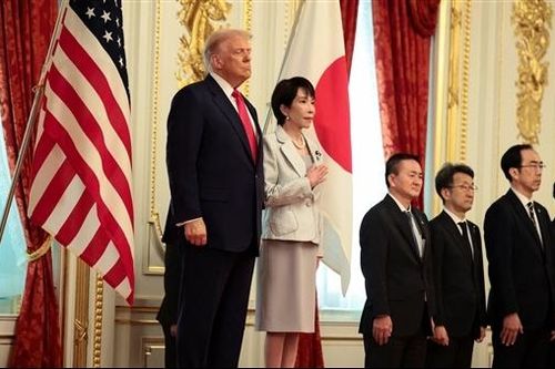 Thủ tướng Nhật Bản có 'món quà đặc biệt' tặng Tổng thống Trump