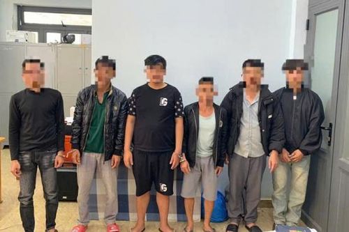 Tạm giữ 6 thanh niên môi giới, mua dâm thiếu nữ 15 tuổi