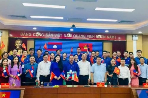 Thắt chặt tình hữu nghị Việt - Lào