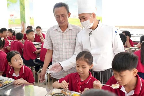 Hoàn thiện mô hình nấu ăn tập trung tại trường học