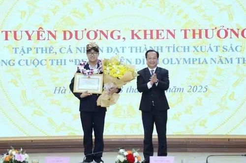 Hà Nội khen thưởng Quán quân cuộc thi Đường lên đỉnh Olympia