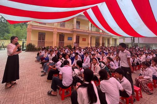 Hơn 3.800 học sinh được tuyên truyền sức khỏe sinh sản, tình trạng tảo hôn và hôn nhân cận huyết thống
