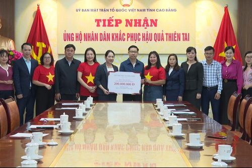 Thứ trưởng Bộ Dân tộc và Tôn giáo Nông Thị Hà làm việc và trao kinh phí hỗ trợ tỉnh khắc phục hậu quả thiên tai