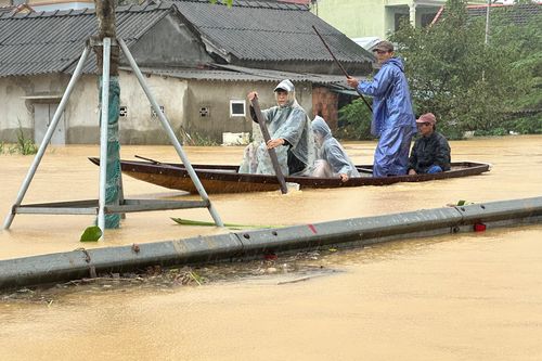 Lũ lịch sử ở Huế khiến 35.000 ngôi nhà bị ngập sâu, 2 người chết và mất tích