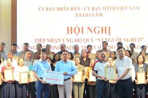 Gia Lâm tiếp nhận hơn 2,4 tỷ đồng ủng hộ Quỹ 'Vì người nghèo' và đồng bào bị thiệt hại do mưa bão
