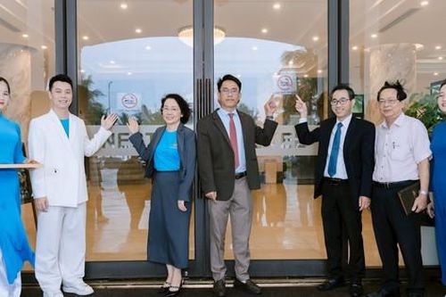 'Bỏ đi mỗi điếu thuốc là thêm một hơi thở trong lành cho chính bản thân và những người thân yêu'