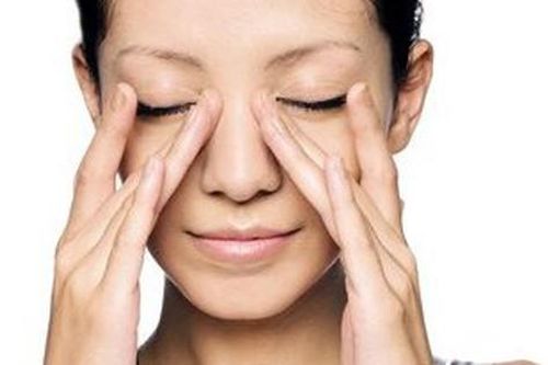 5 bài tập dưỡng sinh phòng cảm lạnh, tăng sức đề kháng khi giao mùa