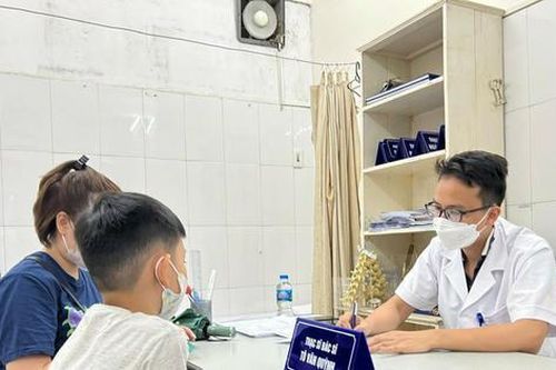 Cẩn trọng với cong vẹo cột sống ở trẻ