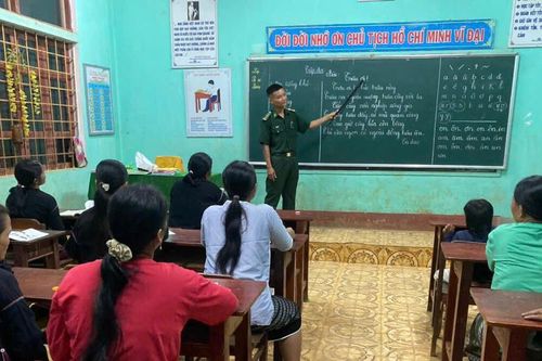Thắp lên khát vọng từ những lớp học xóa mù chữ