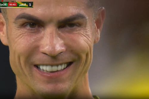 Khoảnh khắc viral khắp mạng xã hội của Ronaldo