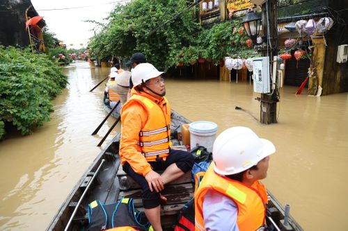Gần nửa triệu hộ gia đình miền Trung chưa có điện, EVNCPC họp khẩn