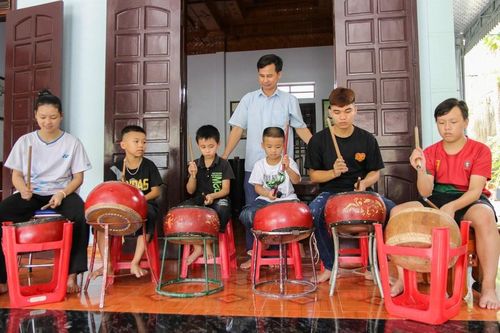 Người truyền nhịp 'hồn quê' trong những hồi trống tế