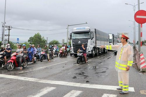 Điều tiết phương tiện lưu thông trên Quốc lộ 1A đoạn đường dẫn cao tốc Đà Nẵng - Quảng Ngãi