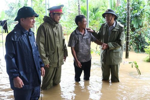 Quảng Ngãi gồng mình ứng phó với ngập úng, lở núi