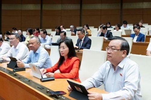 QUỐC HỘI THẢO LUẬN VỀ KINH TẾ - XÃ HỘI