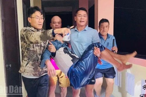 Huế: Lực lượng tại chỗ phường Hóa Châu một ngày cứu sống 4 người dân