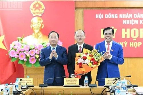 Bí thư Đảng ủy xã được bầu giữ chức Phó Chủ tịch Hội đồng nhân dân và Phó Chủ tịch Ủy ban nhân dân tỉnh Hà Tĩnh
