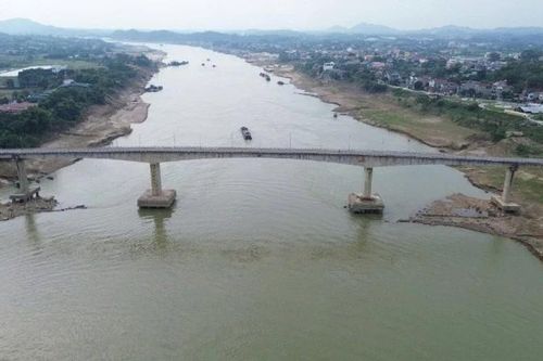 Tạm dừng lưu thông trên cầu Sông Lô địa bàn xã Đoan Hùng, Phú Thọ