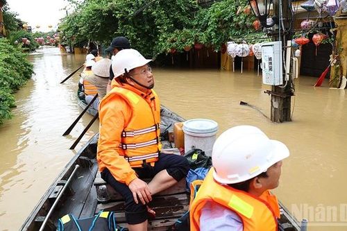 EVNCPC họp khẩn chỉ đạo khắc phục hậu quả mưa lũ