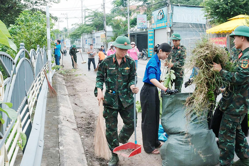 'Phiên chợ nghĩa tình' của bộ đội