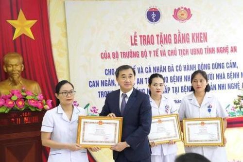 Bộ Y tế và UBND tỉnh Nghệ An trao Bằng khen cho tập thể, cá nhân có hành động dũng cảm