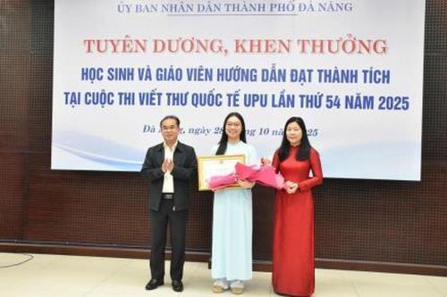 Đà Nẵng tuyên dương học sinh đạt giải Nhì Cuộc thi viết thư quốc tế UPU lần thứ 54