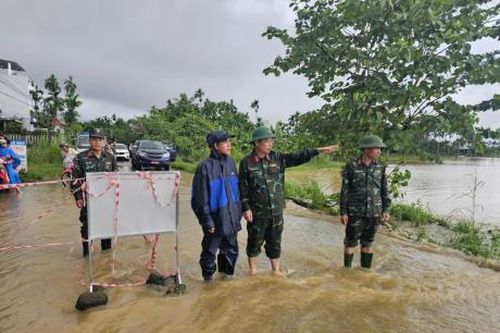 Lãnh đạo tỉnh Quảng Ngãi kiểm tra, chỉ đạo ứng phó mưa lũ lớn