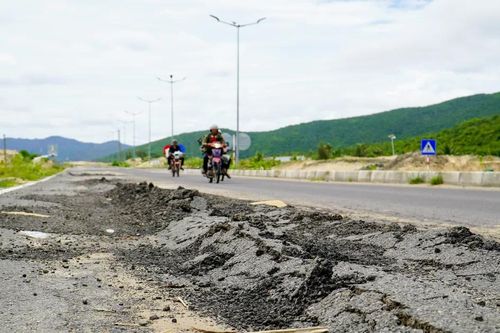 Khánh Hòa: Đường trong Khu kinh tế Vân Phong tiếp tục hư hỏng