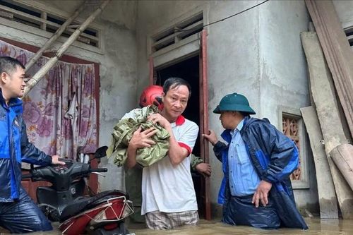 Quảng Ngãi đề nghị hỗ trợ khẩn cấp lương thực, thuốc men và 200 tỷ đồng khắc phục mưa lũ