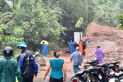 Các xã miền núi Đà Nẵng di dời hàng chục hộ dân tránh sạt lở, ngập lụt