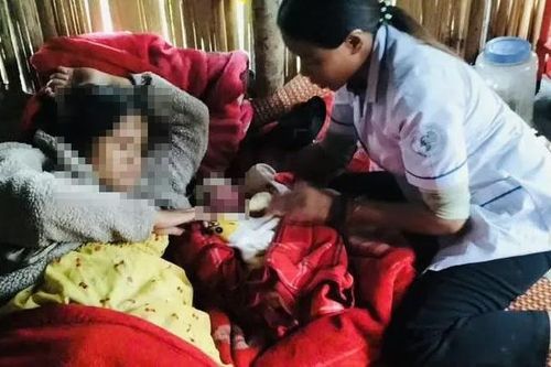 Hai y sỹ vượt 5km đường sạt lở đỡ đẻ cho sản phụ tại nhà
