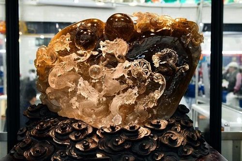 Cận cảnh gian hàng đá quý tiền tỷ tại Hội chợ Mùa Thu 2025