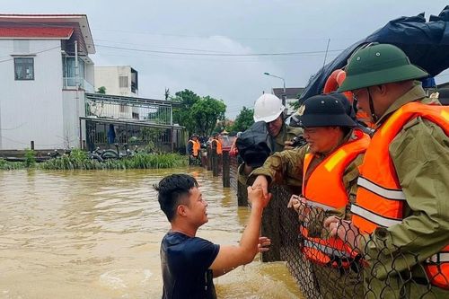 Phó Thủ tướng Trần Hồng Hà kiểm tra tình hình ứng phó mưa lũ tại Đà Nẵng