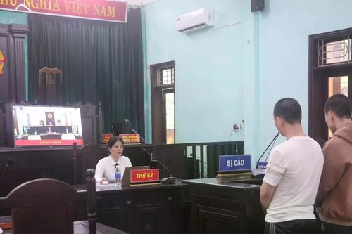 Bán ma túy cho 'dân chơi', 2 thanh niên lĩnh gần 23 năm tù