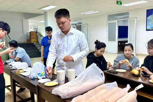 Trường học miền Trung chủ động 'bốn tại chỗ' ứng phó mưa lũ