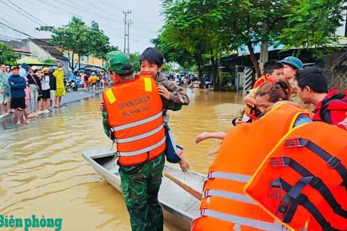 Khu vực biên giới thành phố Đà Nẵng thiệt hại nặng vì mưa lũ