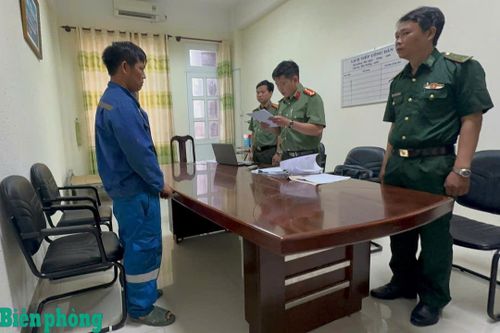 Khởi tố vụ án 'Tổ chức cho người khác xuất cảnh trái phép'