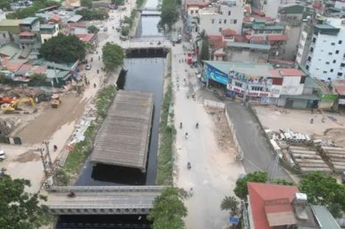 Hà Nội: Rào chắn, phân làn phục vụ thi công cầu thuộc đường Vành đai 2,5