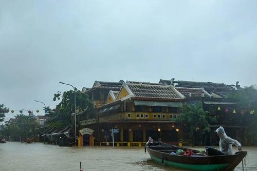 Báo quốc tế đưa tin lũ lụt ở điểm du lịch Huế, Đà Nẵng
